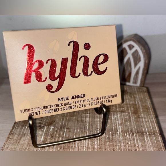 Kylie Blush and Highlighter Quad - Picture 3 of 4